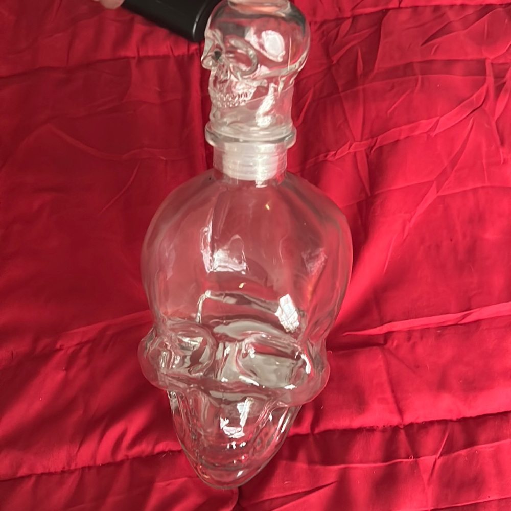 Glass skull alcahol drink canister